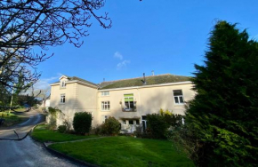 Halwell House - A Spacious Quiet Apartment